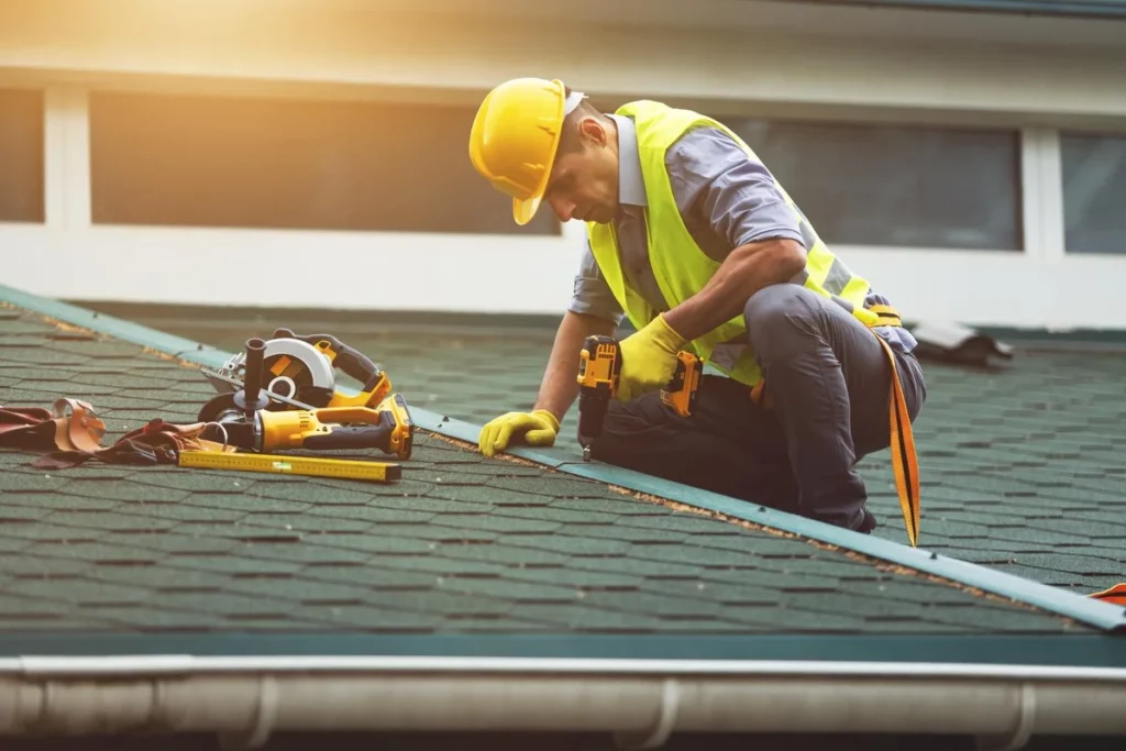 A roof contractor repairing roof in Lakeland