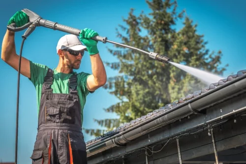 A professional cleaning roof with pressure water washing method
